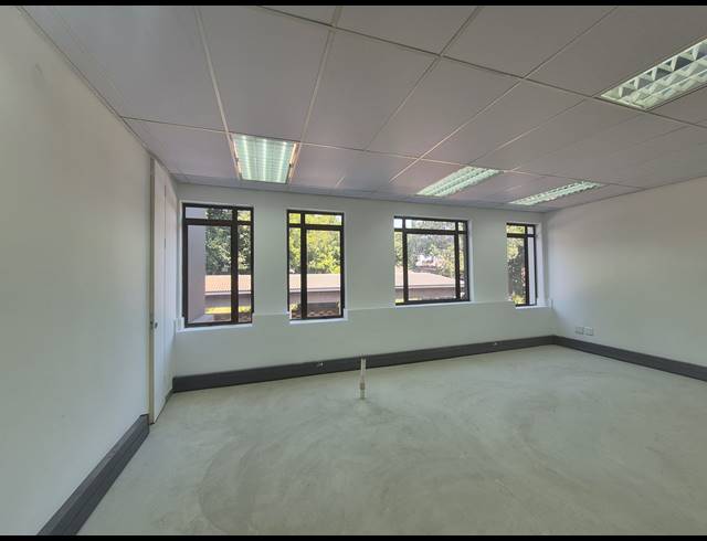 41M² OFFICE TO LET IN HYDE PARK
